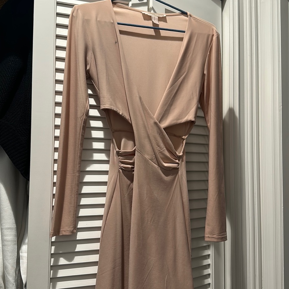 Forever 21 peach short dress. With V cuts at hip. One makeup strain